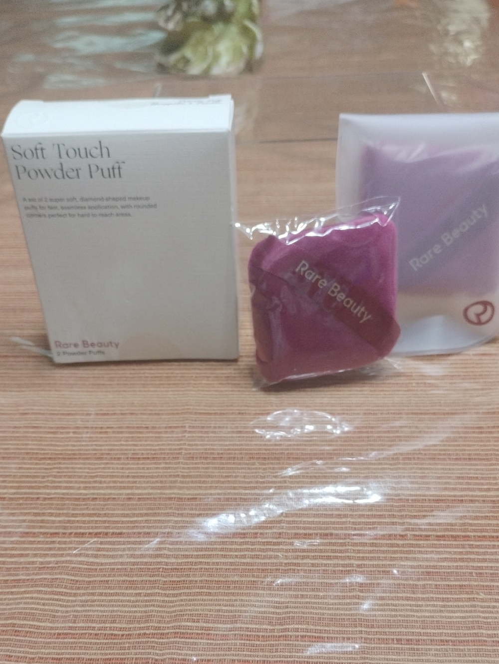 Rare Beauty Soft Touch Powder Puff - Bright Fuchsia